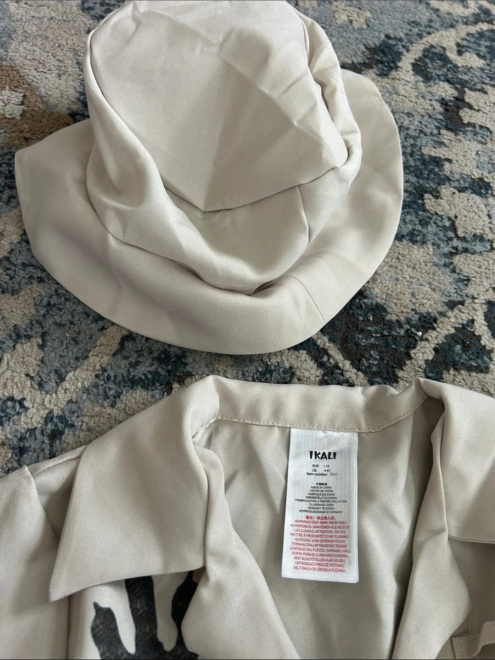 Kids Beige Safari Explorer Jumpsuit pre owned 4-6 years old  Jumpsuit and hat